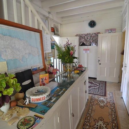 Holiday Home - Guest House Порт-Антоніо Екстер'єр фото